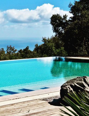 In questa foto la piscina del Vallegrande Nature Resort a Cefalù