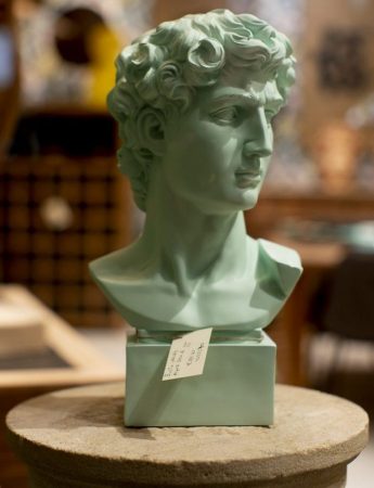 In questa foto un busto decorativo in vendita da Teypat