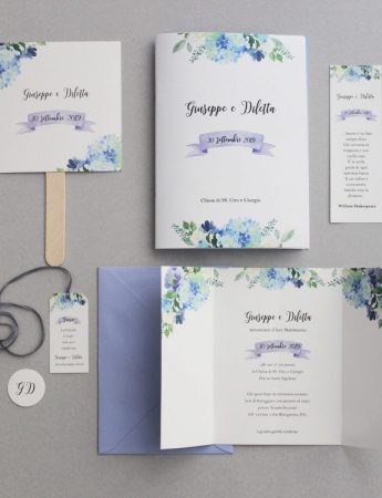 Una Wedding stationery con elegante stampa floreale