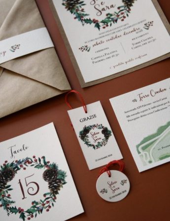 In questa foto "Save the Date" eleganti e personalizzati