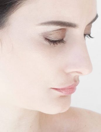 In questa foto un trucco sposa per carnagioni chiare