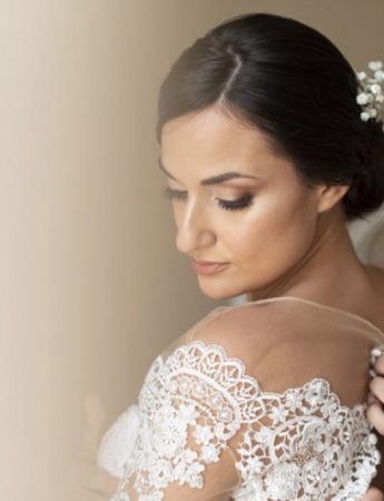 In questa foto un trucco sposa caldo nei toni del rosa