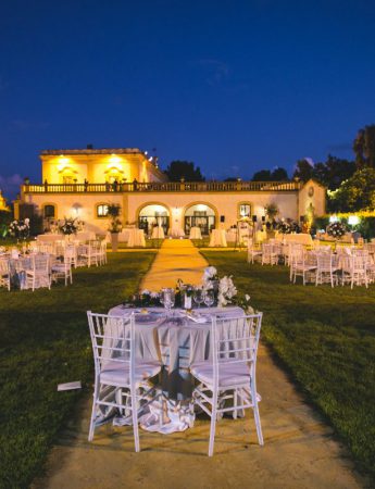 In questa foto un matrimonio serale a Villa Alliata Cardillo a Palermo