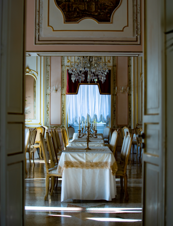 In questa foto il salone interno di Villa Ramacca a Bagheria