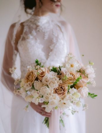 In questa foto un bouquet sposa di Angela Bartolomeo