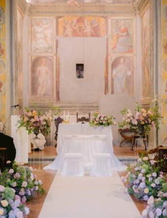 In questa foto un allestimento per la chiesa matrimonio di Angela Bartolomeo