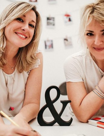 In questa foto le wedding planner dell'agenzia Come le ciligie